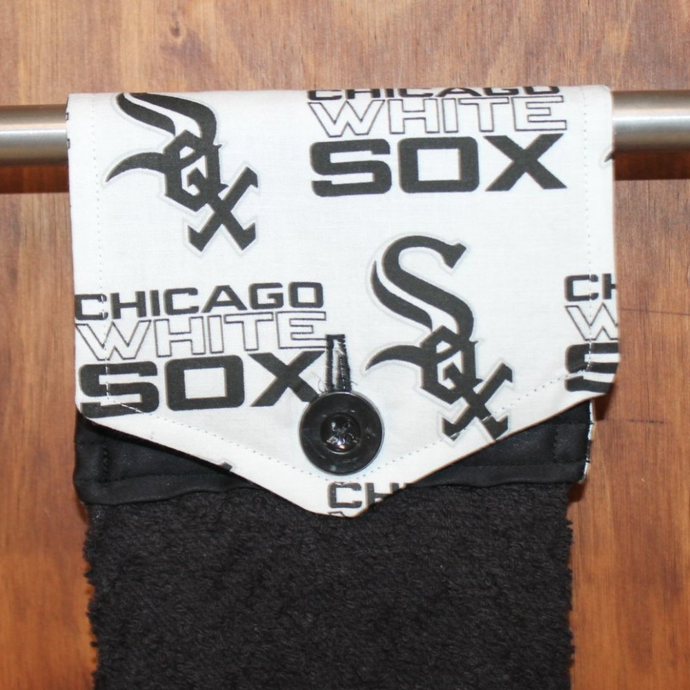 CHICAGO WHITE SOX WHITE & BLACK HANDMADE HANGING KITCHEN COTTON HAND TOWEL
